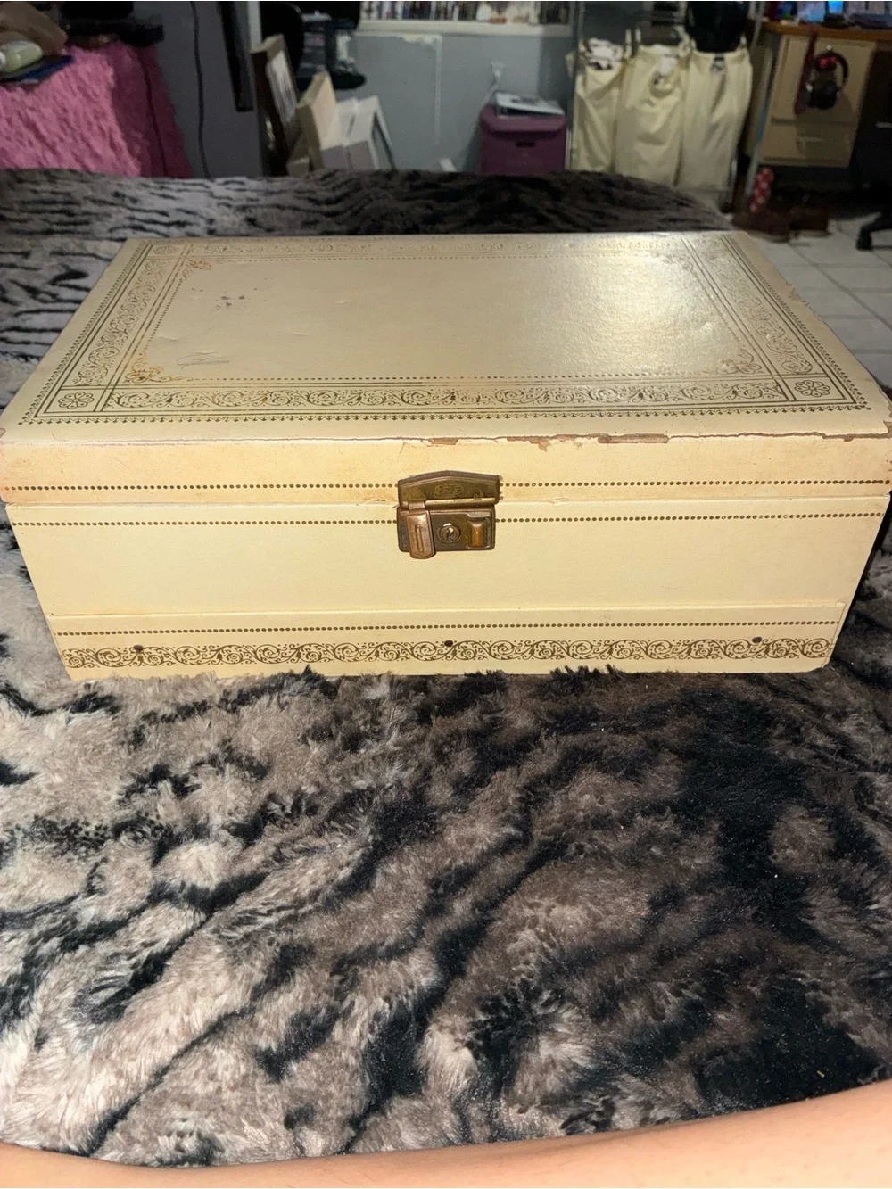 Vintage Decorative Jewelry Box in Cream with Gold Accents